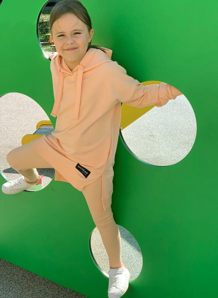 Bluza dziewczęca z kapturem z asymetrycznym dołem Little Eva/Orange - Wualaa by dolce sonno