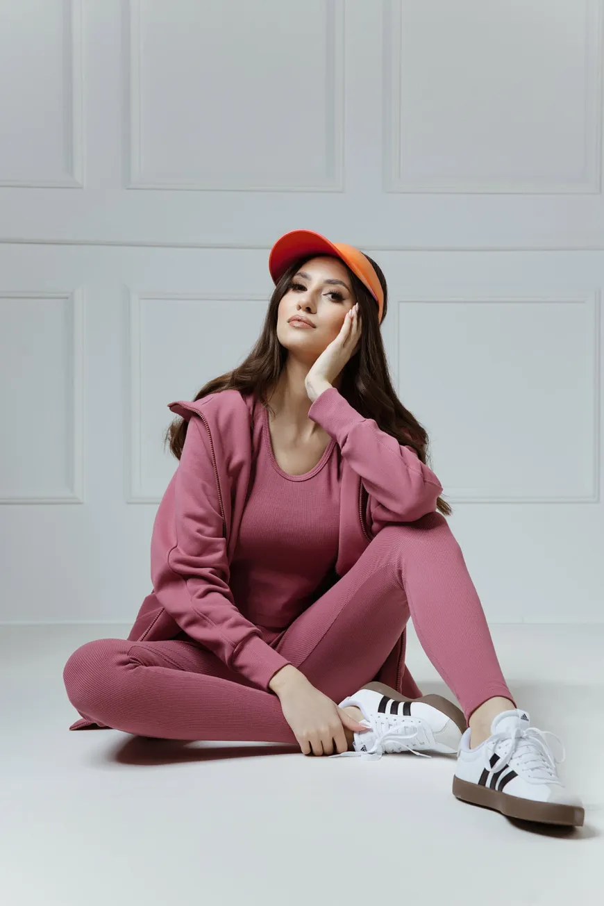 Comfort & Luxury - Długa bluza na ekspres z kapturem Layla Malaga