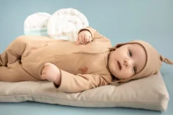 Czapka niemowlęca z supełkiem wiązana pod szyją Brąz Wooden Ponny | Pinokio