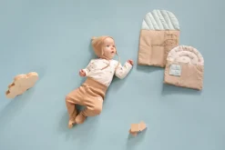 Czapka niemowlęca z supełkiem wiązana pod szyją Brąz Wooden Ponny | Pinokio