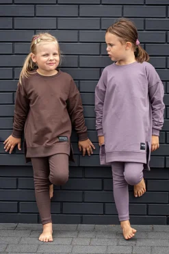 Długa bluza dla dzieci z dłuższym tyłem Little Ana/Czekolada - Wualaa by dolce sonno