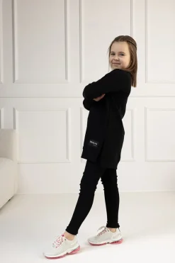 Długa bluza dla dzieci z dłuższym tyłem Little Ana / Czarna- Wualaa by dolce sonno