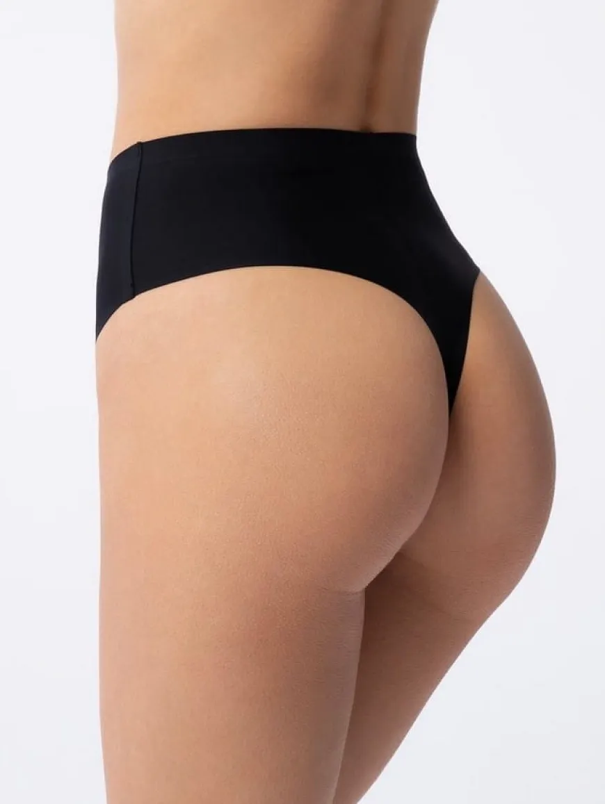 Stringi Maxi damskie z delikatnej mikrofibry - czarne | Julimex